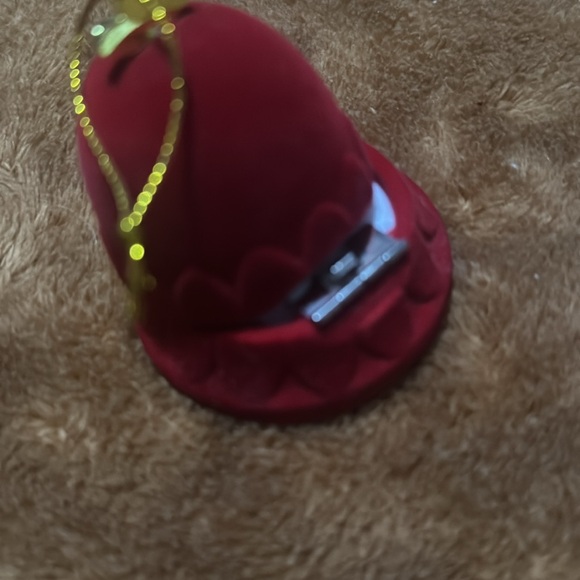 Elegant Gold Stud Earrings - Picture 5 of 9